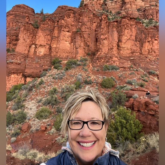 Meet your Posher, Linda - Picture 1 of 4